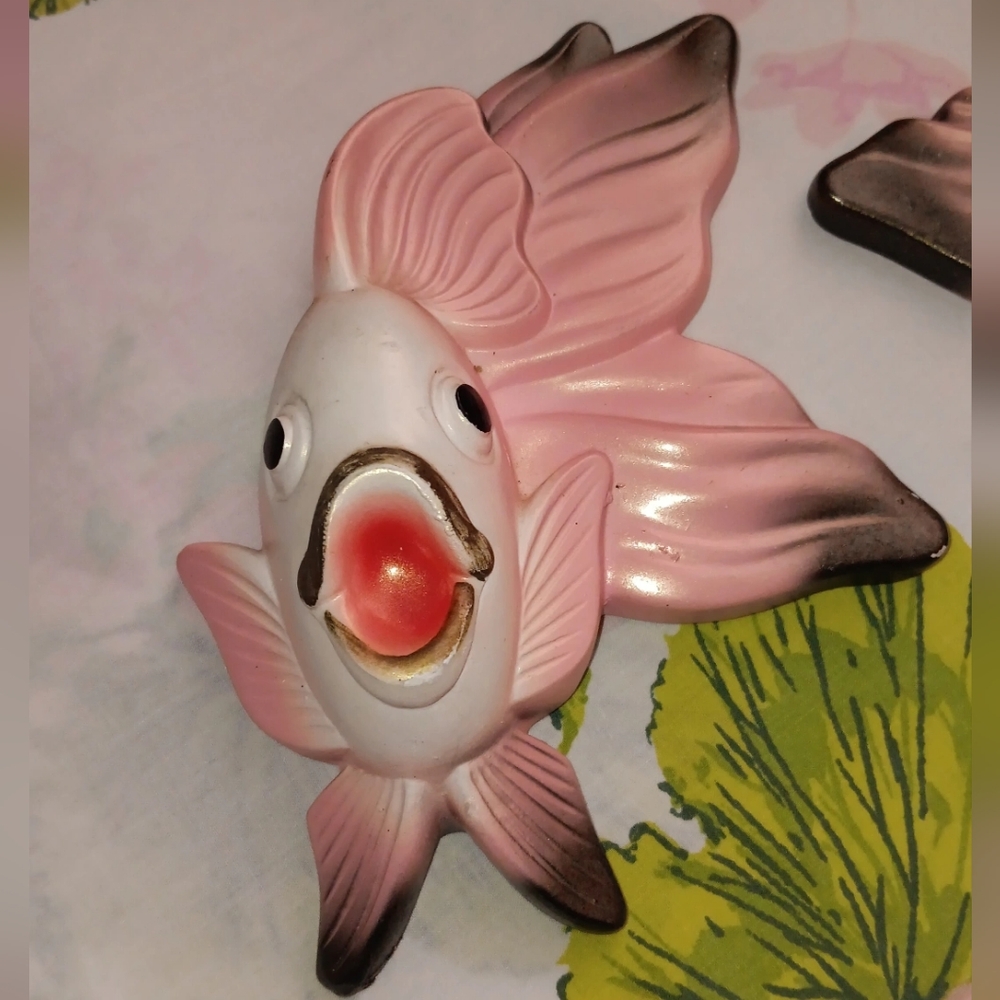 Vintage 1970 Miller Studio Inc Chalkware Pink Angel Fish Wall Art - Picture 4 of 6